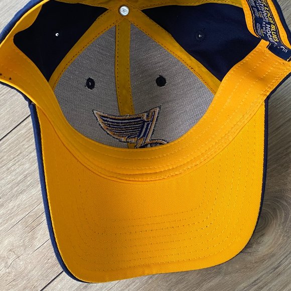 St. Louis Blues NHL Jacket (Medium) and Reebok Hat (One Size) - Picture 11 of 11